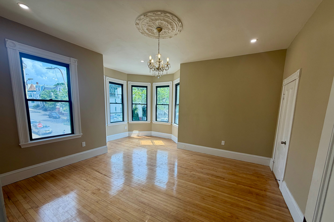 Call NOW for showings! 617-236-8600 - MERIDIAN ST - HUGE NEWLY RENOVATED MULTI-LEVEL 7BR AVAIL *8/1/2026* W/ 2 BATH, PRVT DECK, YARD Apartments