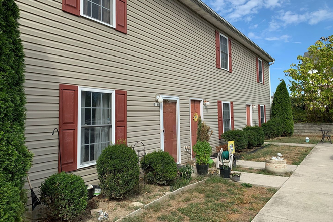  - 2 Bedroom 2 Bath Townhouse