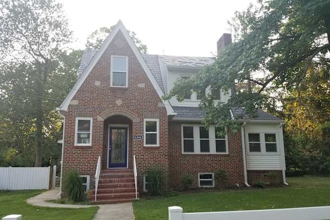 outside view - Nestled Between College Park and Hyattsville