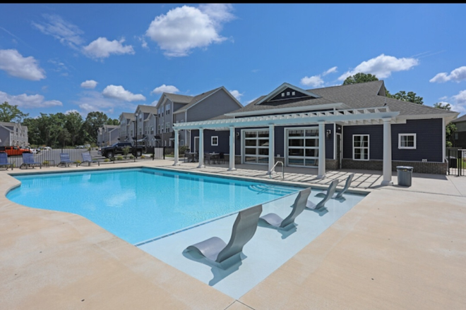 Communal pool - Sublet at The Reserve at Burton Creek Townhome