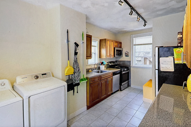 1 - SEPT 2026-Massive Duplex, 3b2b, Student Ok, No Broker Fee! Duplex