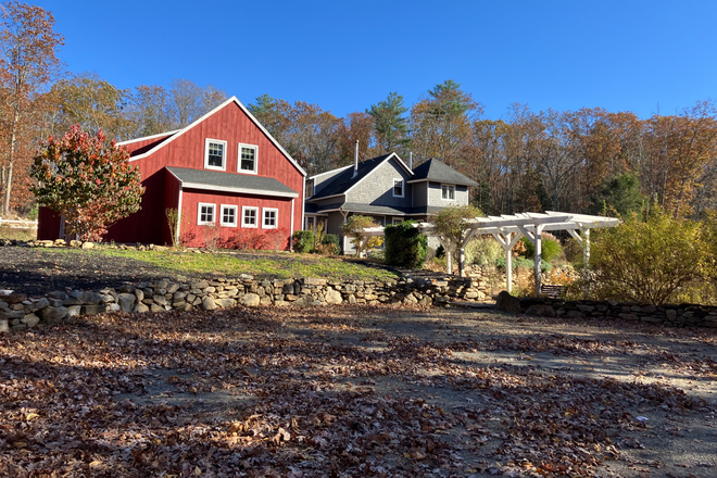 View from driveway approach - Tower Moon Farm