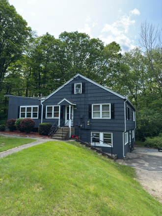 Front of House with 3 separate apts - Walk to Campus apt -  1 bdrm available in a 4 bdrm apt. Full Kitchen -  $925/month