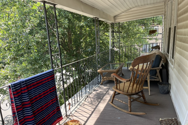 . - Big 5 bed 2 bath apartment right near campus for August!