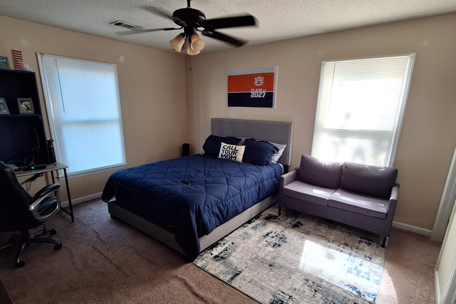 Example of room - Campus Courtyard at Magnolia Apartments