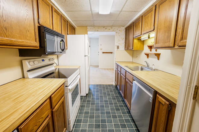 Kitchen - Recently renovated 2 BR, 2 BA minutes from Brandeis, Bentley and the heart of Waltham