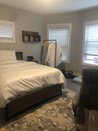 bedroom - Best price! Spacious bedroom close to campus! Furniture included Rental