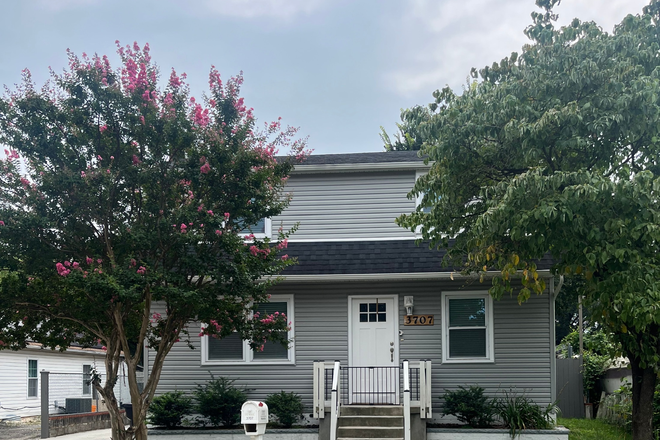 front of house - Cozy, Comfortable, and Clean Basement Unit with Private Entrance! Within 1 mile of NE DC/MD Border House