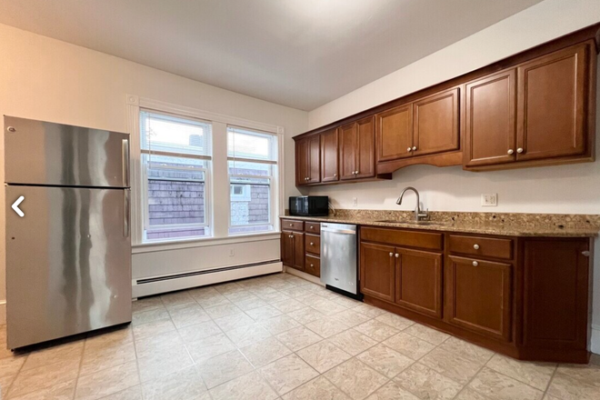 . - LOCATION!! 4 Bed / 1 Bath w/ Laundry in unit near campus available 9/1/25!!