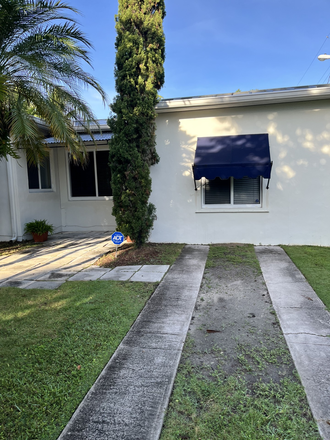 Parking - Walking distance to UM / Perfect Cozy 1 Bedroom Apt with private entrance