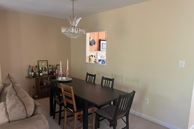 Dinning Rm - Bright & Beautiful Townhouse Near UMD to share with two Grad Students. 2 of 4 Rooms available 7/1/26