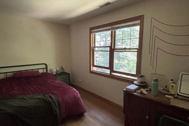 Bedroom - Furnished room close to campus! 3-bedroom townhouse