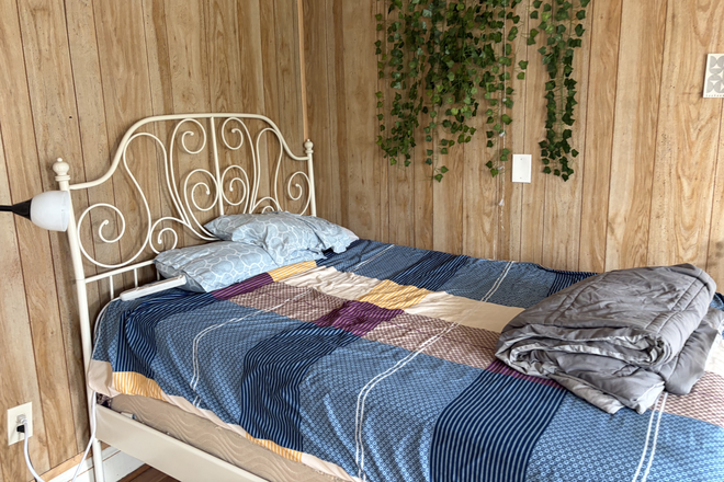 Bed. - Apartment Close to Campus