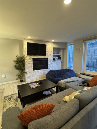 Living Room - Luxury 3 Bed 3 bath 10 Minutes from Campus!! Apartments