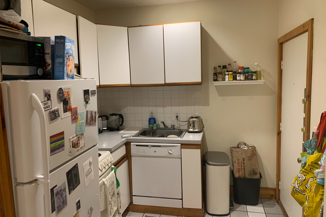 Kitchen - 2 BEDROOM - ABERDEEN ST, FENWAY! AVAILABLE 09/01/2026!