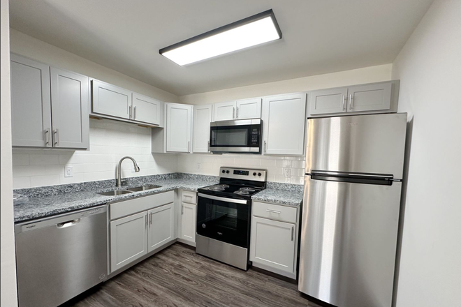 Kitchen - Weida Apartment, 10 minute walk to campus