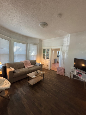 Living Room - House close to campus