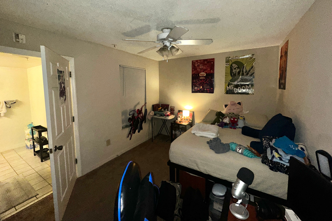 Bedroom - Knights Circle Sublease - $957.95 - Jan-July Apartments
