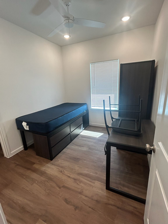 Bedroom - Subletting for Summer 2026 – Private Bedroom + Bath, Bolsover St.