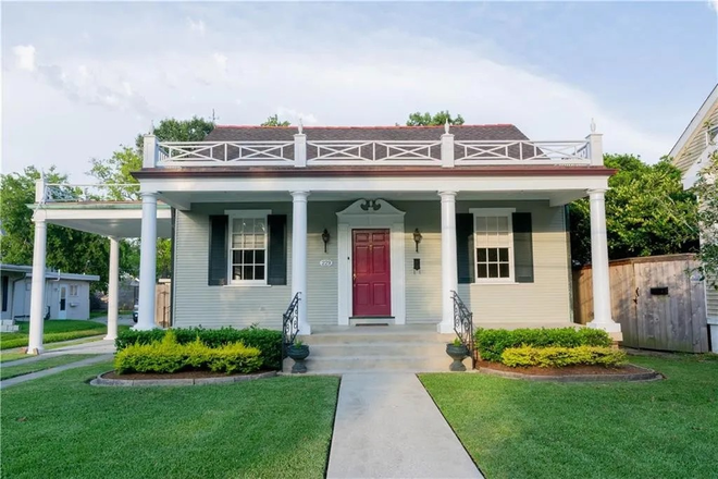 Outside Street View - Old Metairie Cottage House