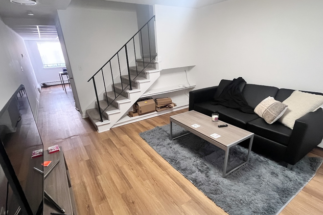 Living room - Apartment Close to Campus