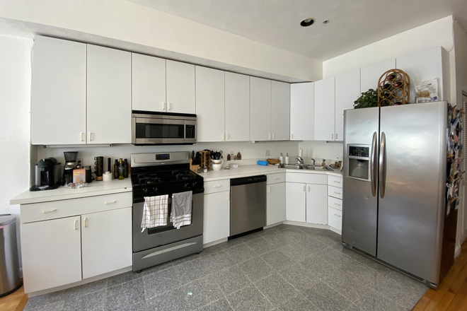 Kitchen - GORGEOUS 2 BED 2 BATH IN THE NORTH END! WASHER/DRYER IN-UNIT! Apartments