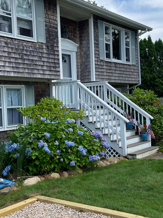 Front of House - Available for a group of 4! 4 Bedroom in Eastward Look! House