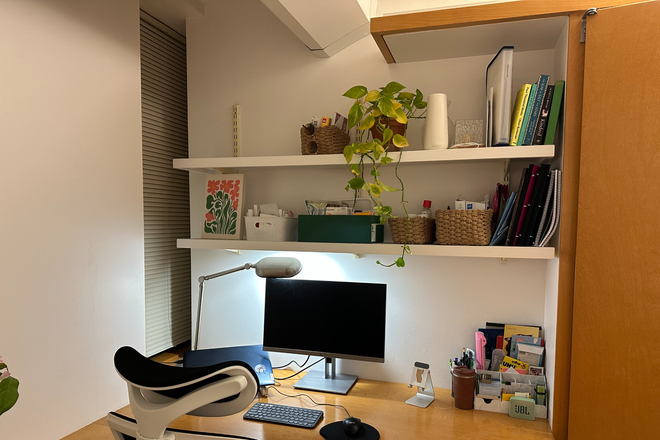desk, chair, monitor - Private room with a green garden view near Harvard Law School Apartments