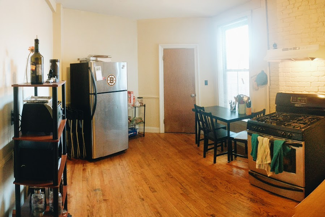... - COZY 3 BEDS/1 BATH PET FRIENDLY Apartments