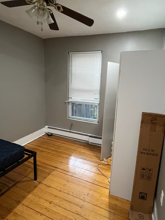 Empty Room - Room for Rent close to campus Apartments