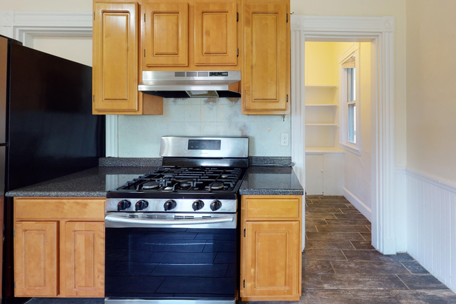 Call NOW for showings! 617-236-8550 - SUNSET ST - RENOVATED DUPLEX 6BR AVAIL *9/1/2026* W/ 2 BATHS, LNDRY IN BLDNG, RNTL PRKNG, EIK, DW! Apartments