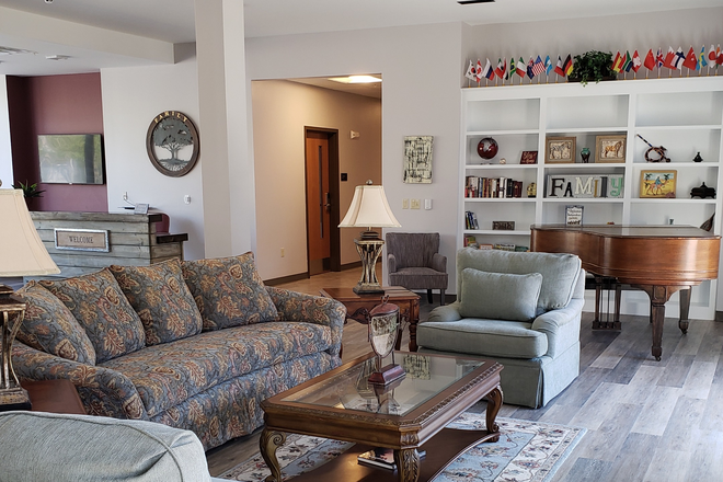 Chat, play a game or read! - Global Friendship House, Furnished, next to Campus. Single or Shared Bedrooms, Efficiencies