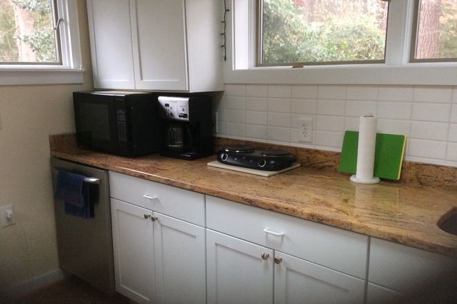 Kitchen area - PRIVATE STUDIO APT, 1/2 BLOCK FROM PHI BETA KAPPA HALL/ SWEM LIBRARY.