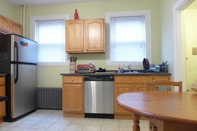 bostonrealtyonline.com - Spacious Two Bedroom Plus on Mission Hill Apartments