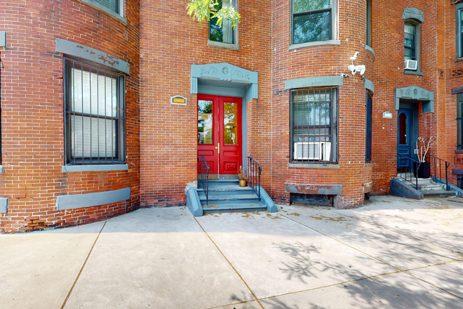 Front 2 - Great 3-bedroom apartment 2 blocks from NEU Quest Properties