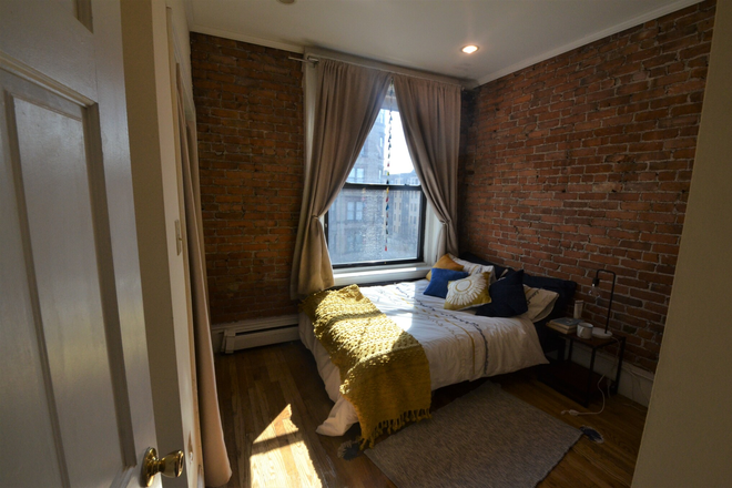 Bedroom - Charming 1 Bed 1 Bath on Marlborough - Available 9/1/26 Apartments