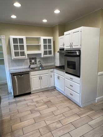 . - HUGE 4 Bed / 2 Bath w/ LAUNDRY IN UNIT & Parking!! Available NOW!! Apartments