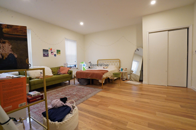 1 - AUG 2026-HUGE South End Studio, H/HW inc-No Broker Fee! Apartments