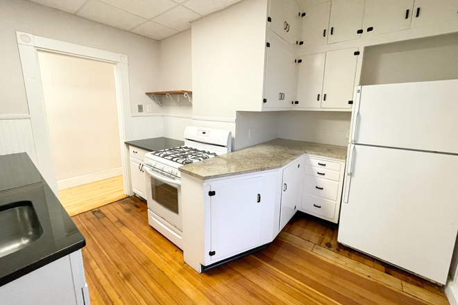 Text (774)365-8421 for more info!!! - *MASSIVE* 6 BED 2 BATH, MISSION HILL *9/1/26* Apartments