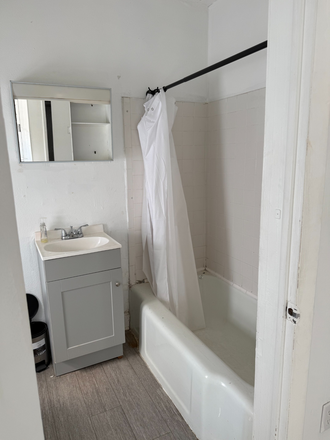 BathroomB - Apartment close to campus