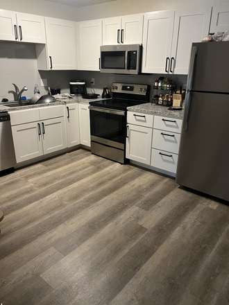 Kitchen - 322 South Lucas Street Apartments