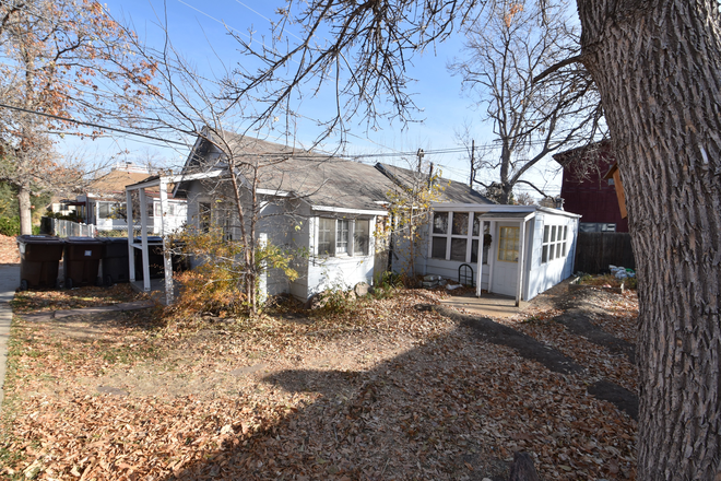 2103 Grove #B - 2103 Grove Circle West (1BR/1BA) Apartments