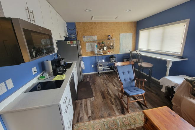 Kitchenet with Dw/sink/refer/convection micro/2 burner cooktop/breakfast bar/coffee maker. - 2 Rooms avail w/ Kitchenet + full bath & W/D House