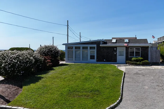 unit 1 - Sublet a room in a three bedroom home in Point Judith / About 20 mins from Campus