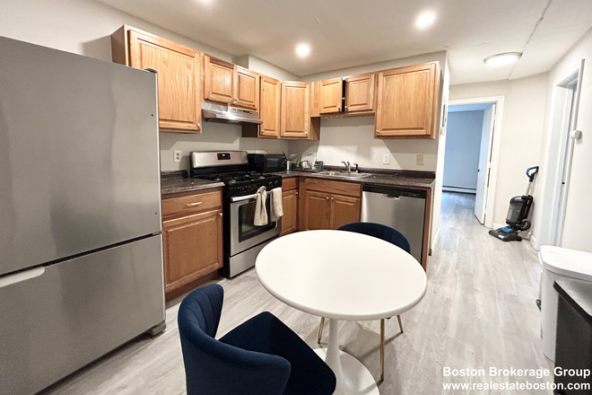 _ - BEAUTIFUL 3 BEDS / 1 BATH UNIT ON THE FIRST FLOOR Apartments