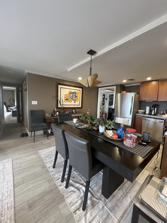 . - Gorgeous PENTHOUSE! 2 bed/2 bath! Avail. 9/1/25!