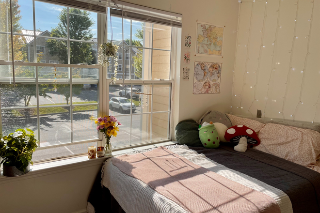 Bedroom - University Highlands, $636/month, Furnished, Utilities Included Apartments