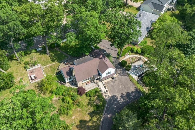 Massive lot for fun- 100X 400 - Walk to Campus 3 blocks- location location location at Irish Oaks