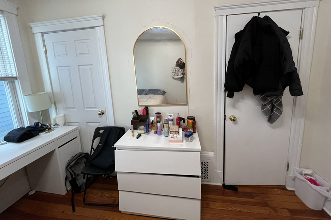 Mirror, desk, chair, lamp and drawer - Fully furnished 4Bed/2Bath apartment near Inman square Somerville