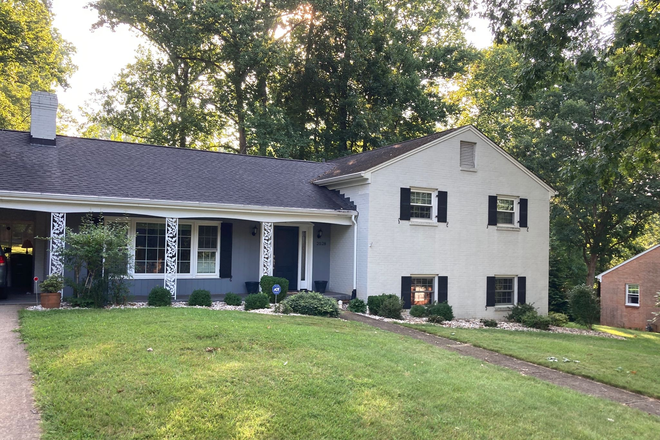 outside street - Fully Furnished House with Great Location in Boonsboro